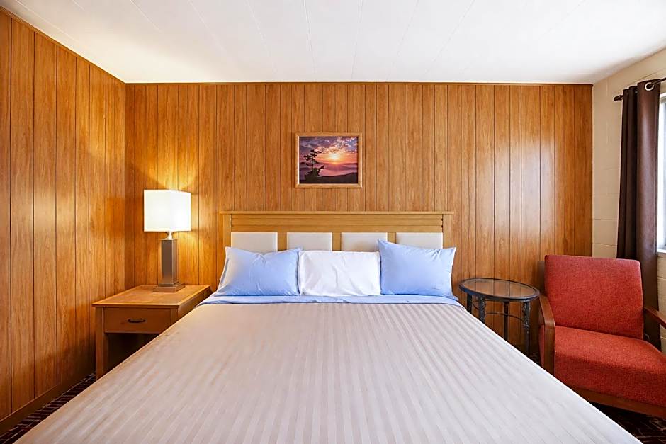 First Inn By OYO Quinter Hwy 70