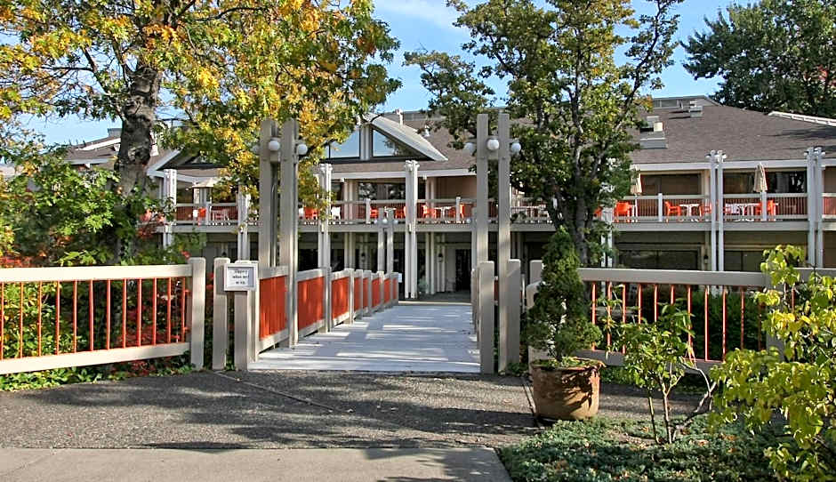 Ashland Hills Hotel & Suites