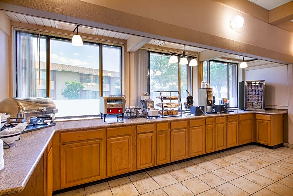 AmericInn by Wyndham La Crosse Riverfront-Conference Center