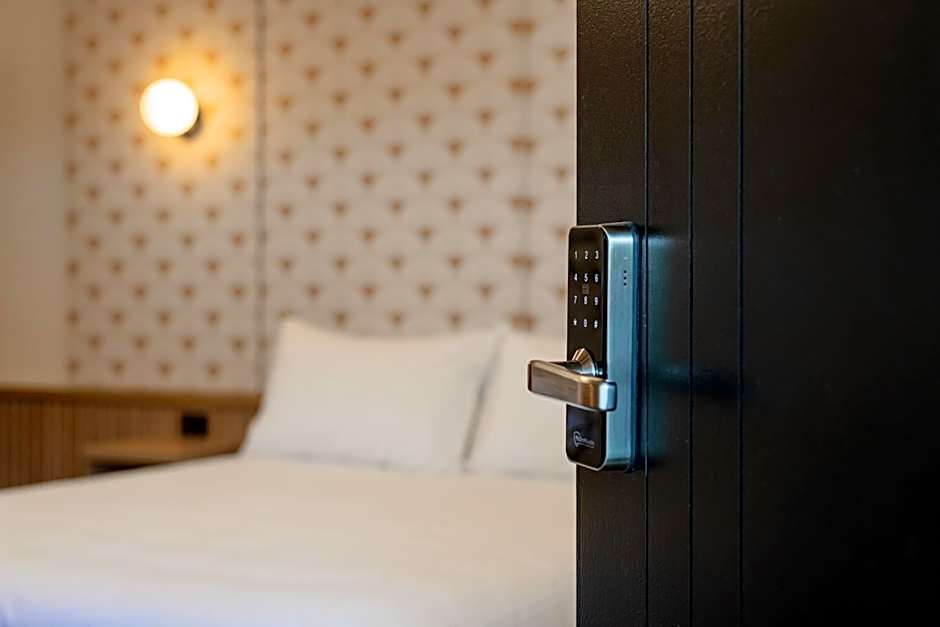 The Queens Gladstone