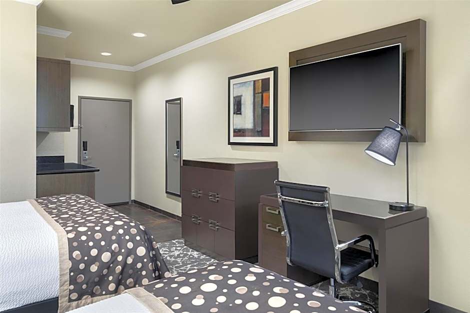 Best Western Premier Crown Chase Inn & Suites