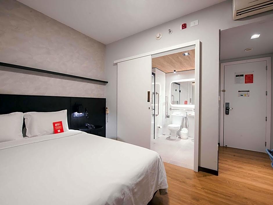 Ibis Curitiba Shopping