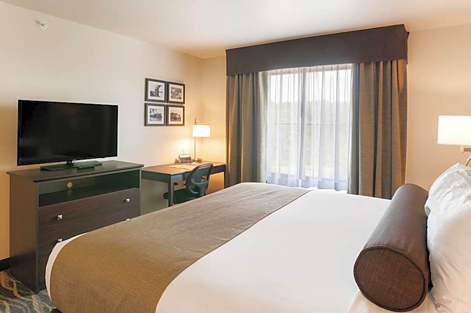 Cobblestone Hotel & Suites Appleton International Airport