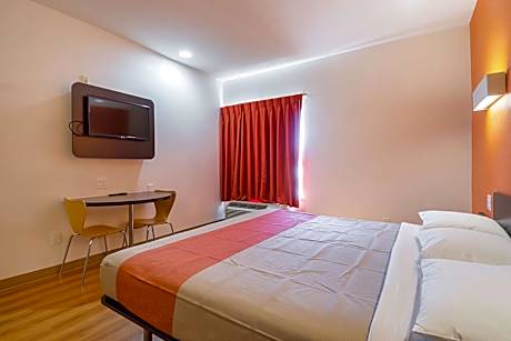 King Room - Disability Access - Non-Smoking