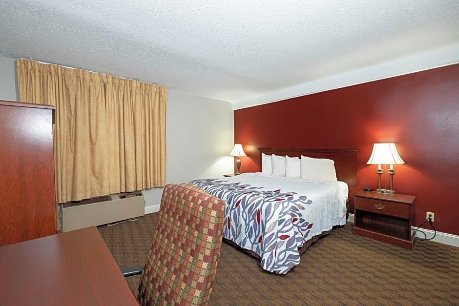 Red Roof Inn & Suites Hazleton