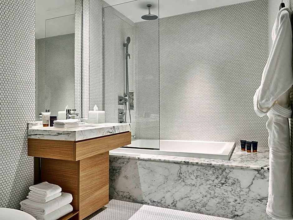 SLS LUX Brickell