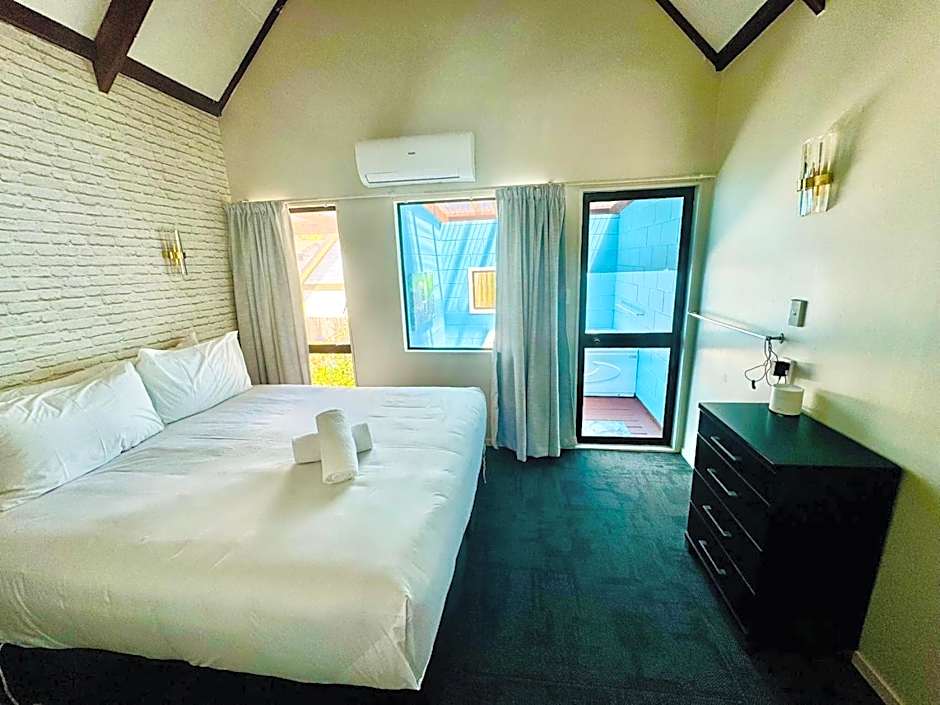 Apex On Fenton Motel