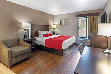 King Room with Spa Bath and Sitting Area - Non-Smoking