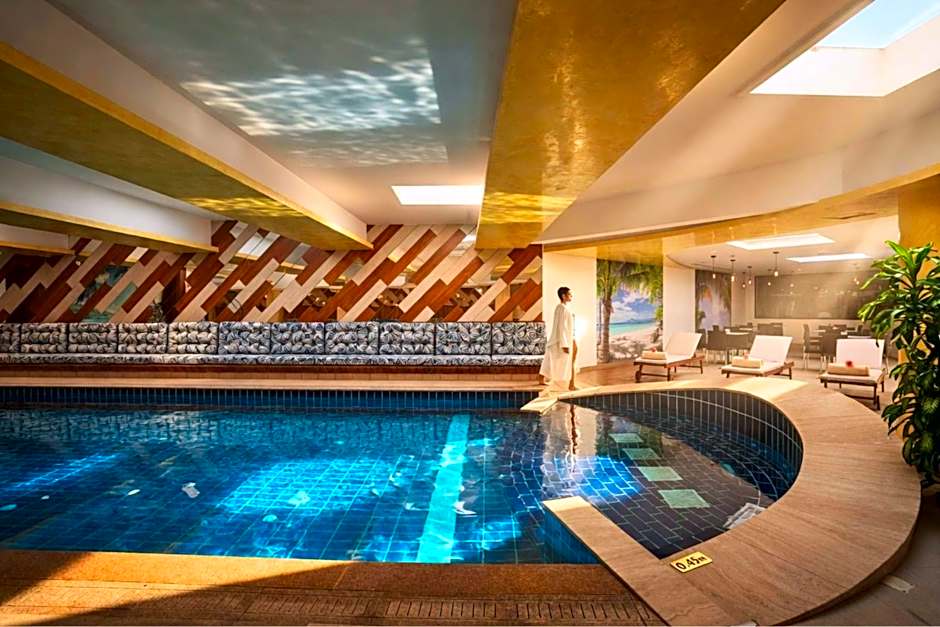 Cavo Maris Beach Hotel