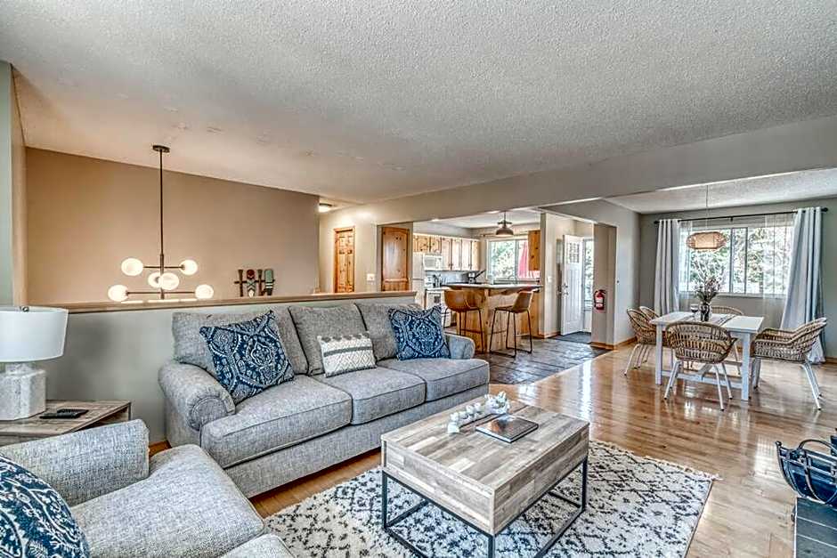 Boho Retreat w/King Bed on Bow River Pathway