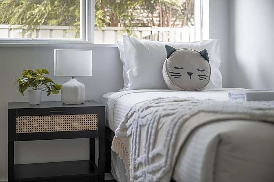 Ultra-convenient 2 Bedroom Gem at Chadstone