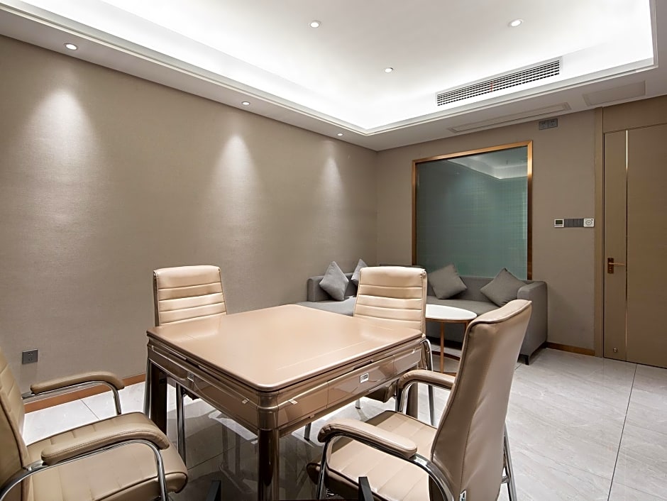 Lavande Hotel Yueyang East High-speed Railway Station Walmart