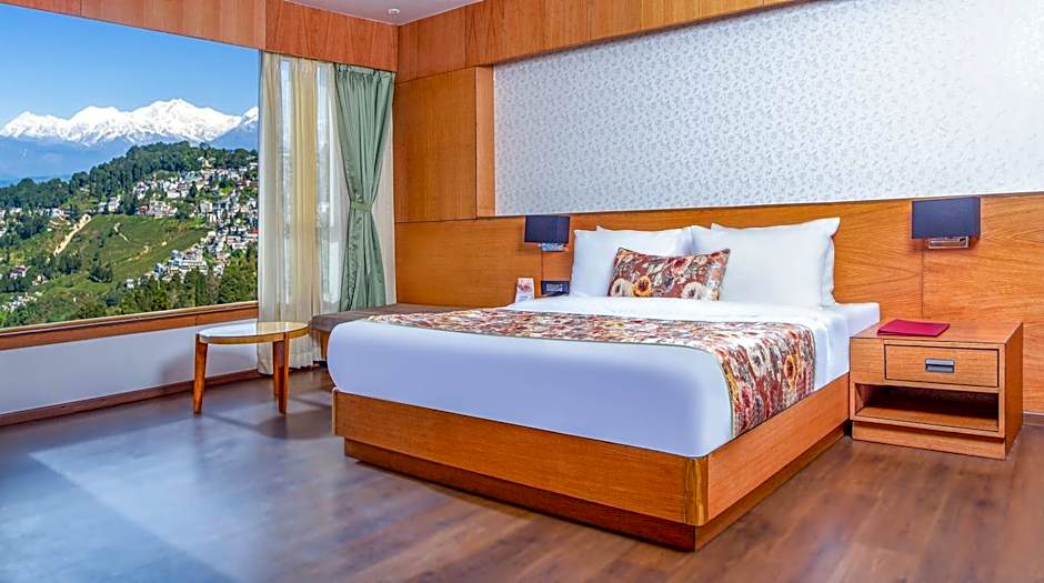 Summit Montana Suites & Spa at Mall