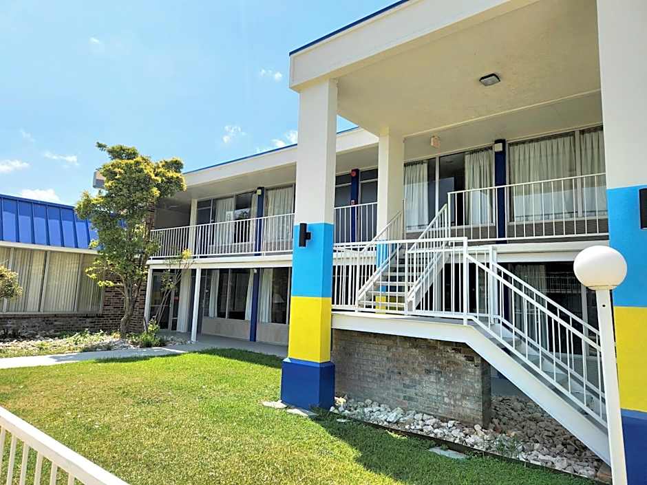 Days Inn by Wyndham Seguin TX