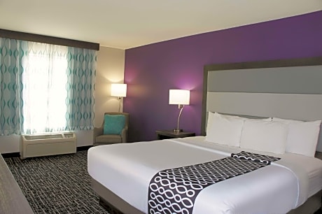 1 King Bed Non-Smoking