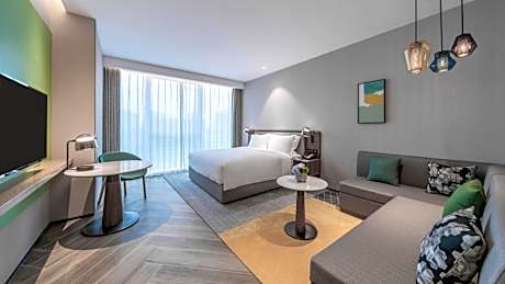 Standard King Room with City View - High Floor