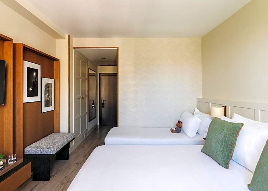 Gallery Hotel