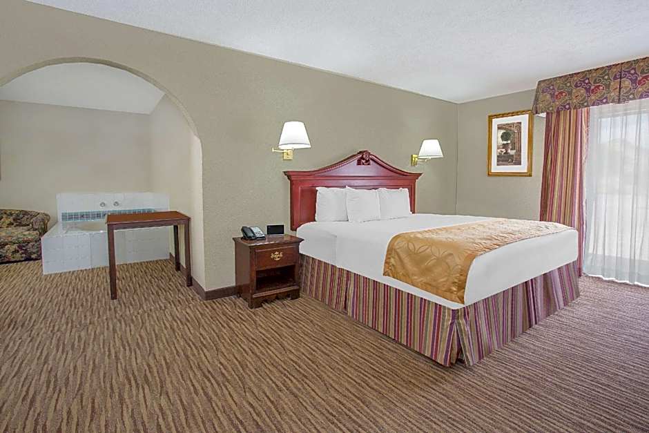 Days Inn & Suites by Wyndham Red Rock-Gallup