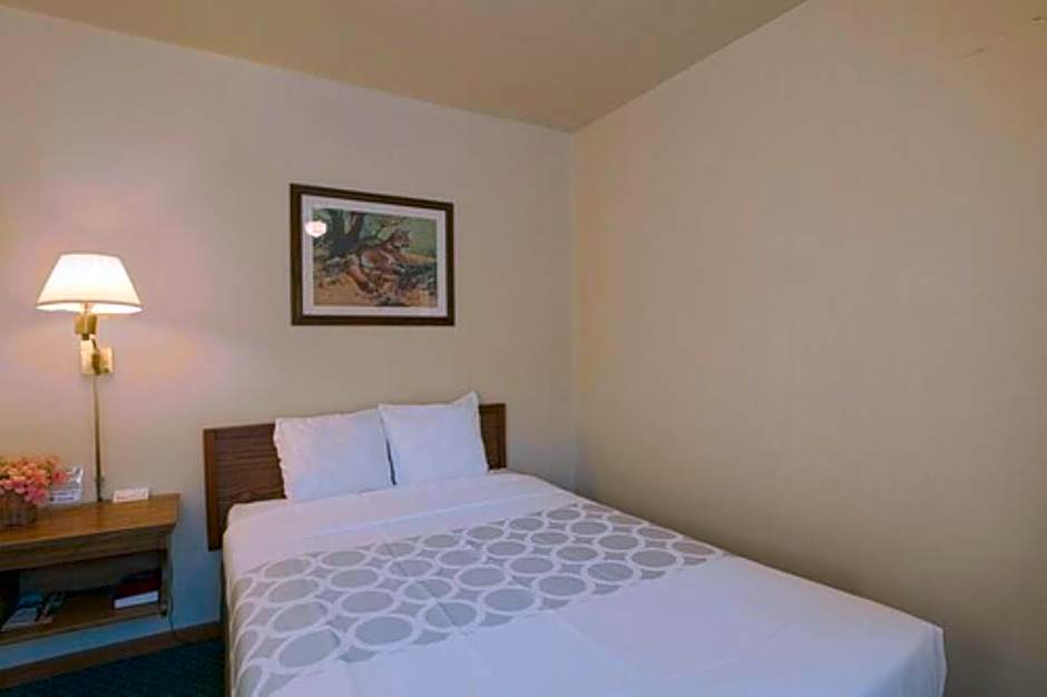 Love Hotels Silver Street by OYO at Hurley WI