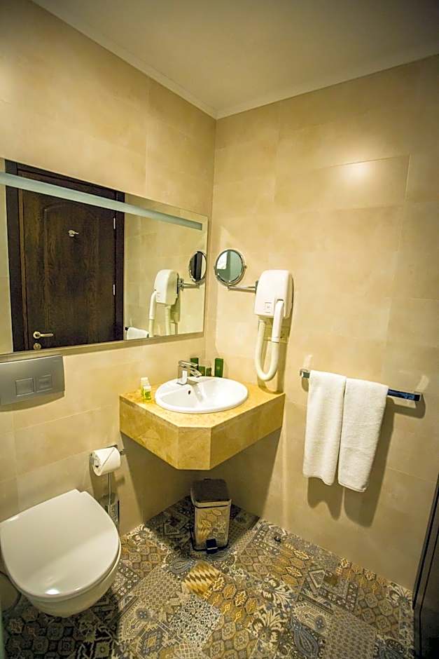 Colosseum Marina Hotel