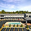 Days Inn & Suites by Wyndham Niagara Falls/Buffalo