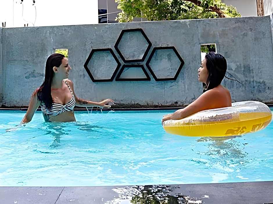 Beehive Phuket Oldtown Hostel