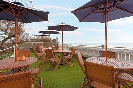 1 DOUBLE 1 SINGLE BUNKBED,NSMK,BEACHU,LOUNGE,SEAVW,TERACE