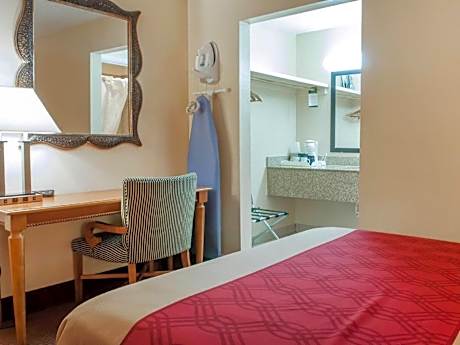 Queen Room with Two Queen Beds - Smoking