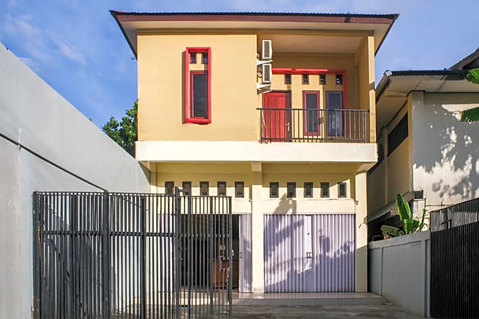 OYO 93332 Kharis Home Stay