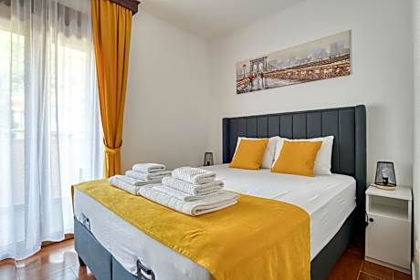 One-Bedroom Apartment with Balcony