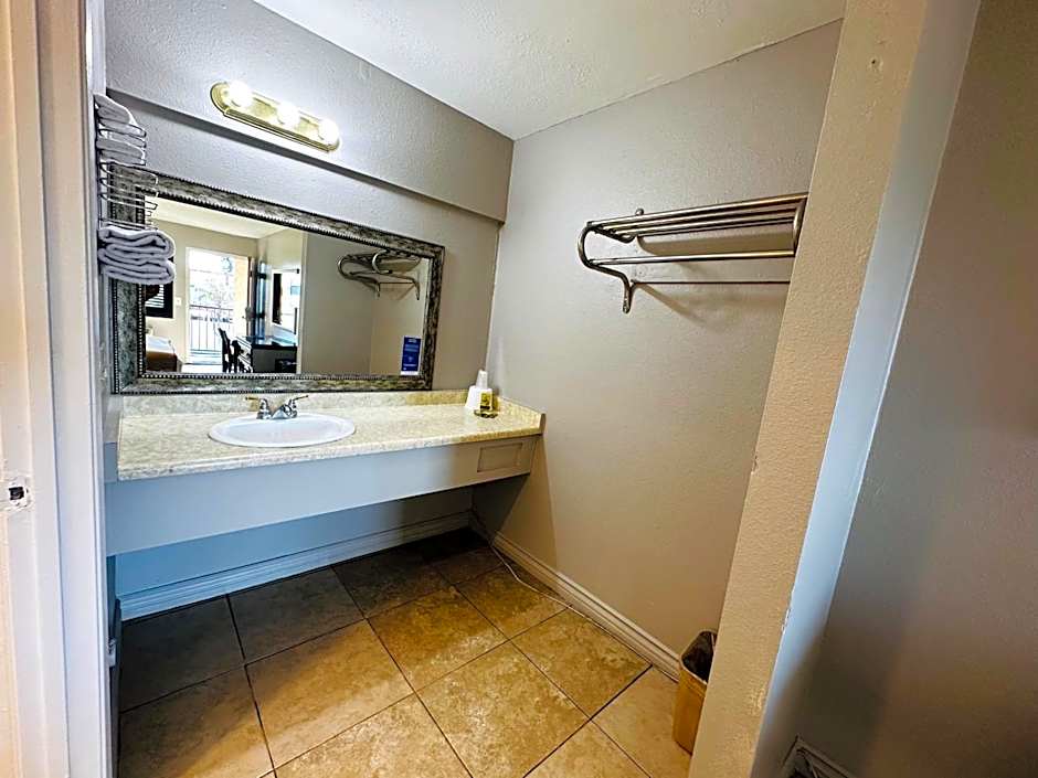 Casa Blanca Express & Suites Cypress Buena Park - Anaheim Area