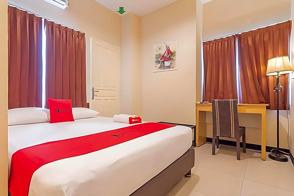RedDoorz @ H. Agus Salim Street Pontianak