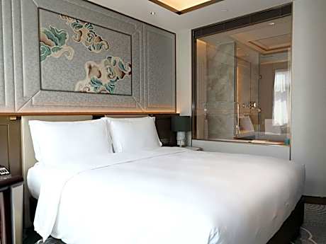 Classic Room With Club Millésime Access, One King-Size Bed
