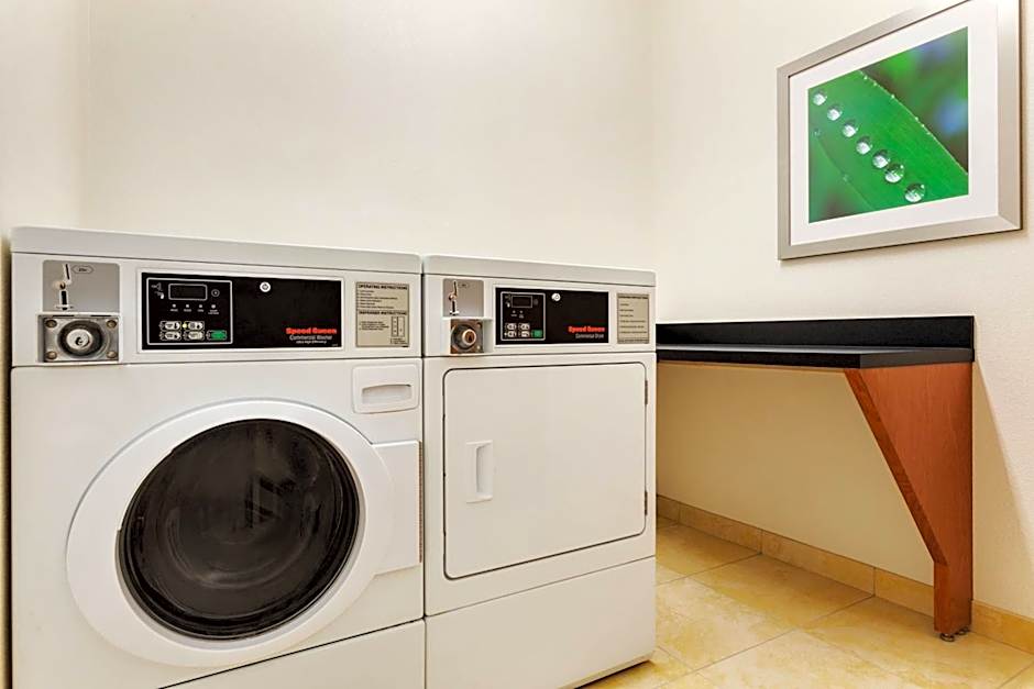 Fairfield Inn & Suites by Marriott Toledo Maumee