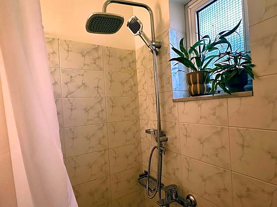 Royal Jelly Suites - Renovated Suites with Pool Just 5 Minutes walk from the Beach By Villa Mana Gers