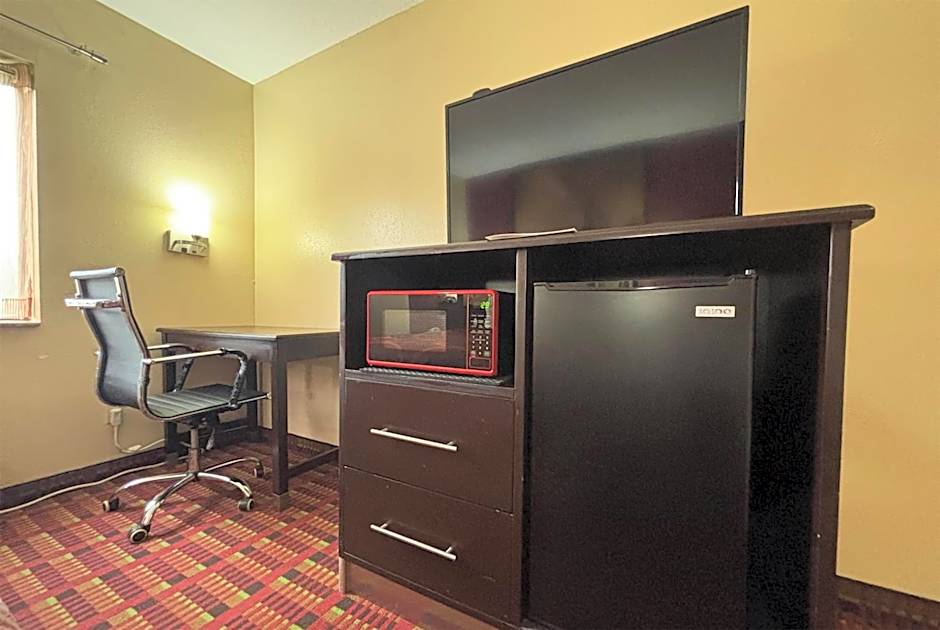 Super 8 by Wyndham Paris IL