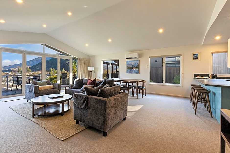 Queenstown House Bed & Breakfast and Apartments