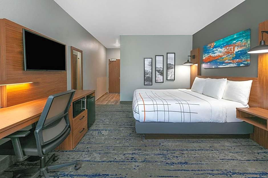 La Quinta Inn & Suites by Wyndham Jacksonville TX