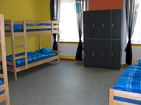 Dormitory Room (6 Adults)