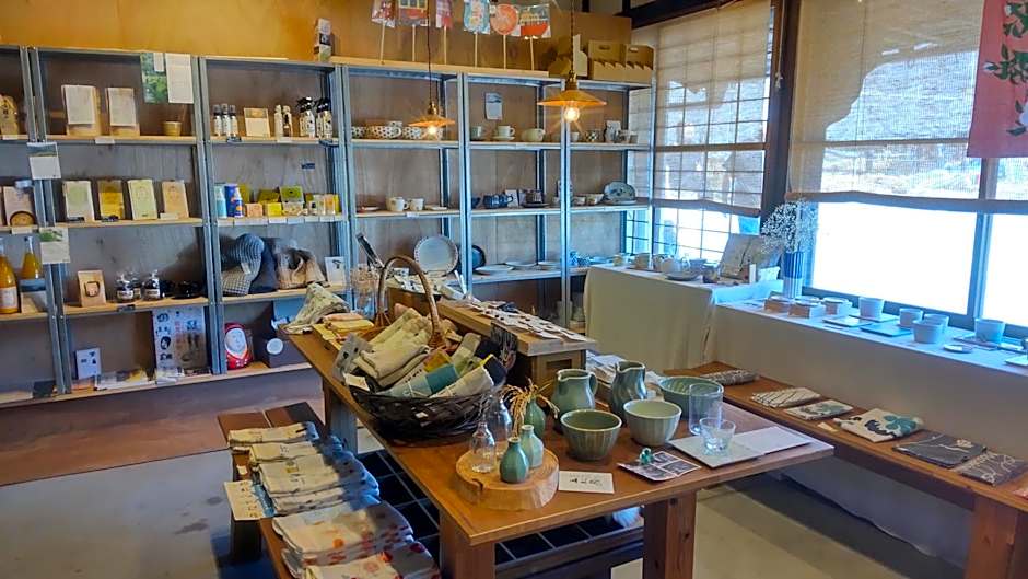 Hostel & Tatami Bar Uchikobare -内子晴れ-