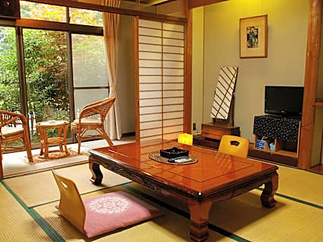 Japanese-Style Quadruple Room with Shared Bathroom