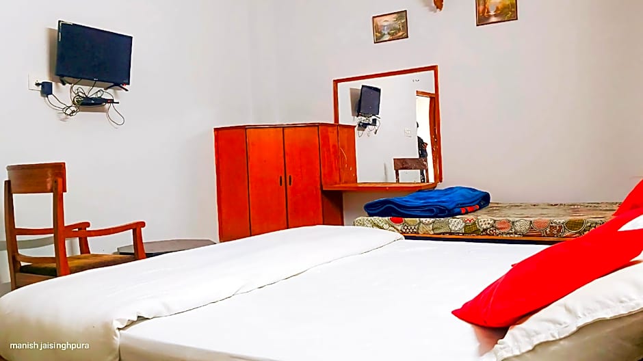 Hotel Apoorva DLX