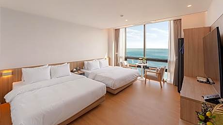 Family Twin Emerald Ocean View
