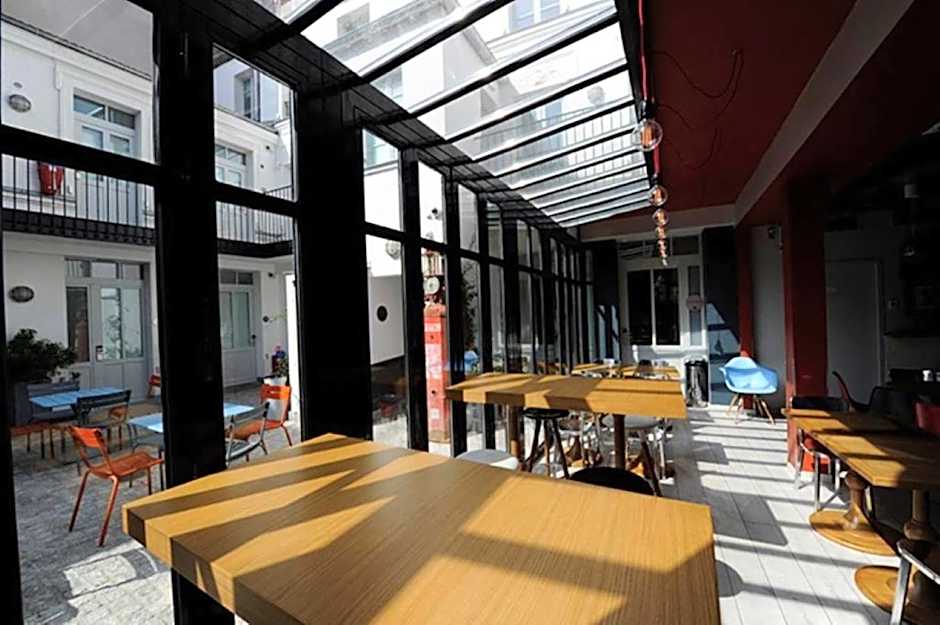 The 3 Ducks Eiffel Tower by Hiphophostels