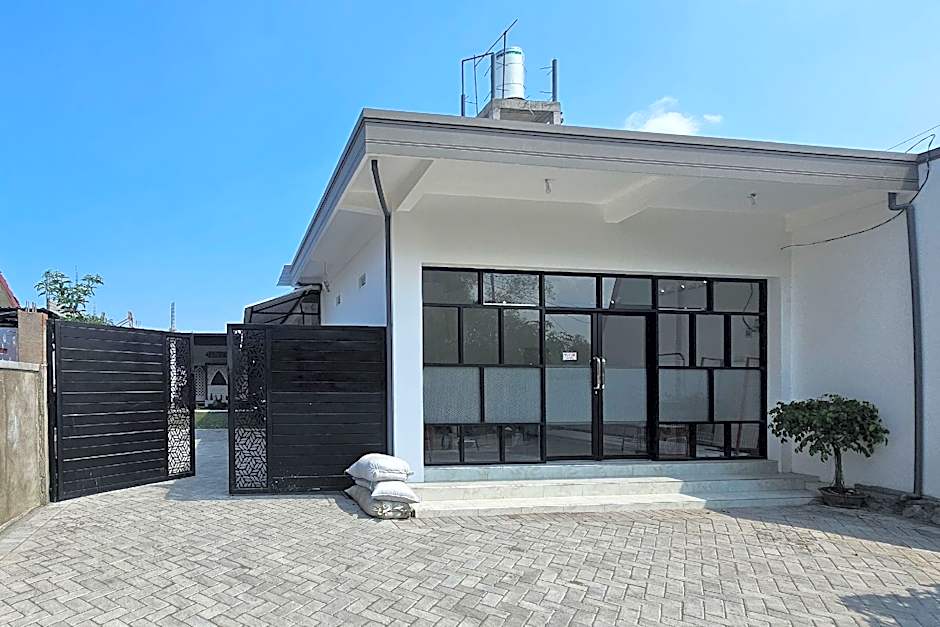 Guest House Saqeena Syariah near Blitar Park RedPartner