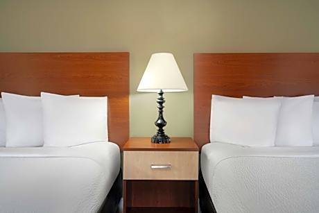 2 QUEEN BEDS,NSMK,HAIRDRYER,COFMKR,IRON&BRD,DATAPORT,FULL BREAKFAST