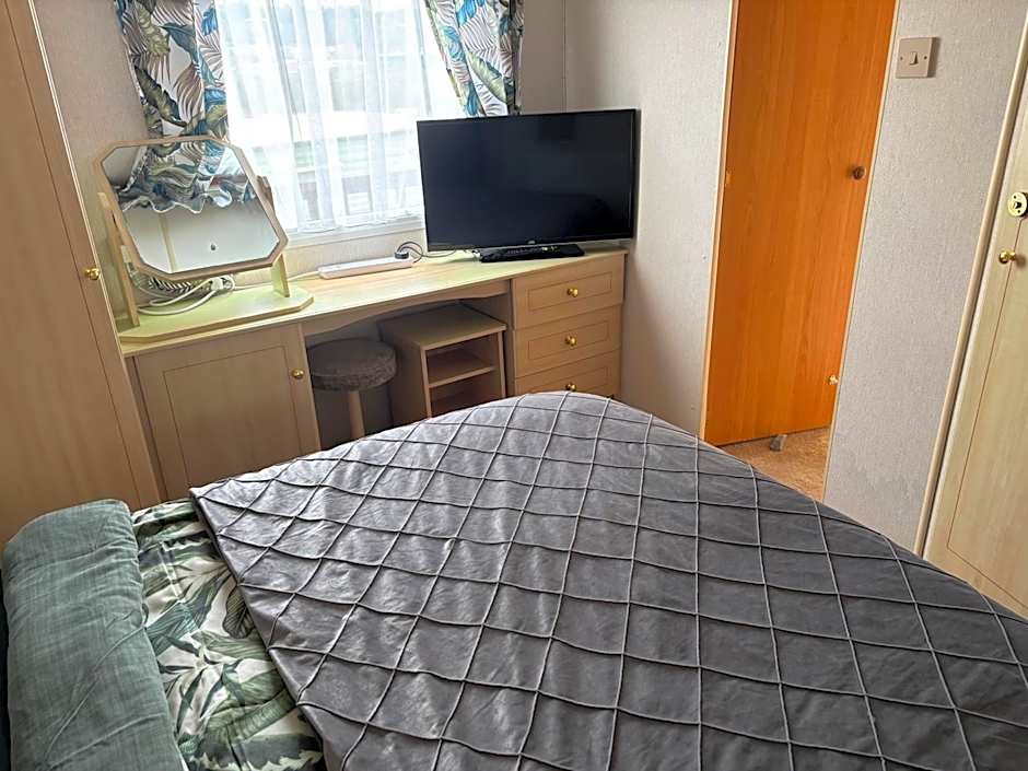 Hilltop Hideaway 2 Bed Caravan with Panoramic Town Scenery in Aberystwyth Holiday Village F8