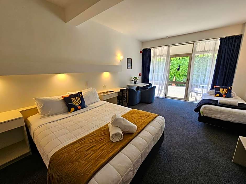 U Studios Paraparaumu Beach (formerly Copperfield Seaside Motel)