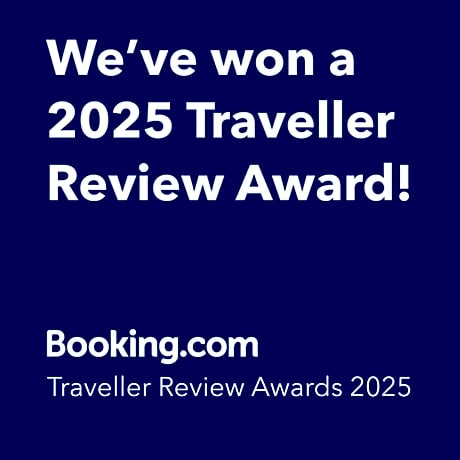 Calm and tidy room in apartment, 14min train ride to city center