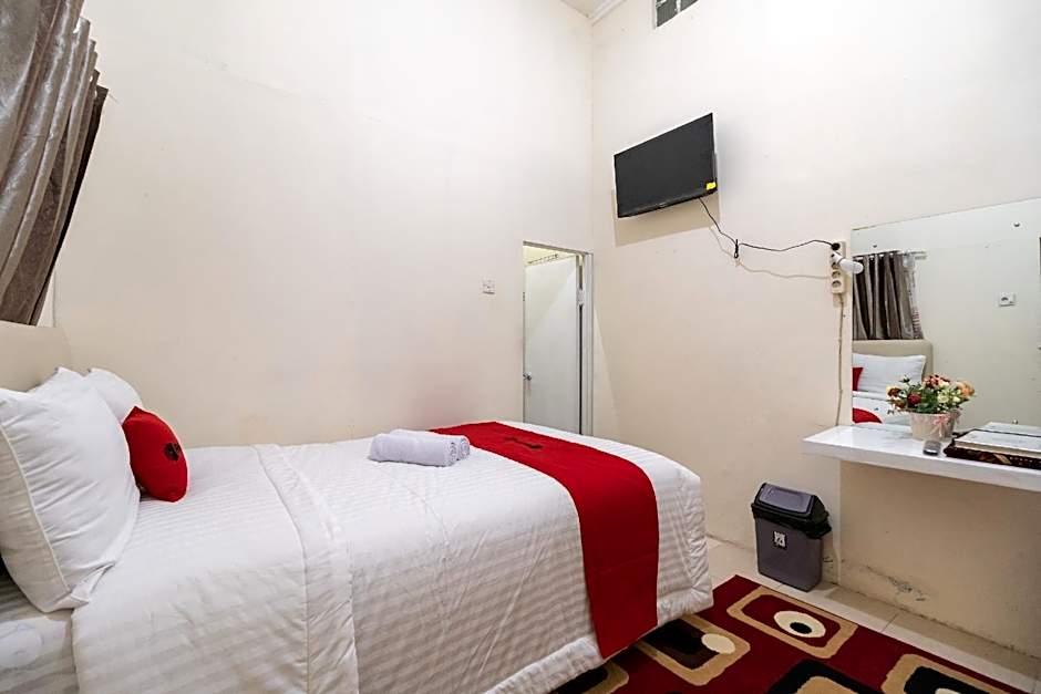 RedDoorz Syariah near Pasar Aur Kuning